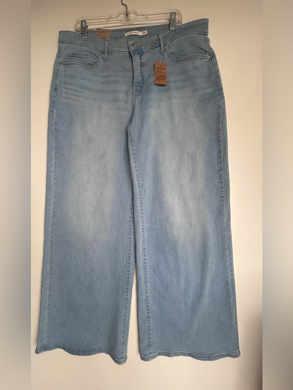 Levi’s 318 Shaping Wide Leg Jeans – Size 18W